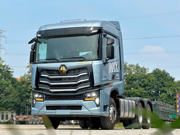 Xe đầu kéo Howo Max mầu thủy tinh